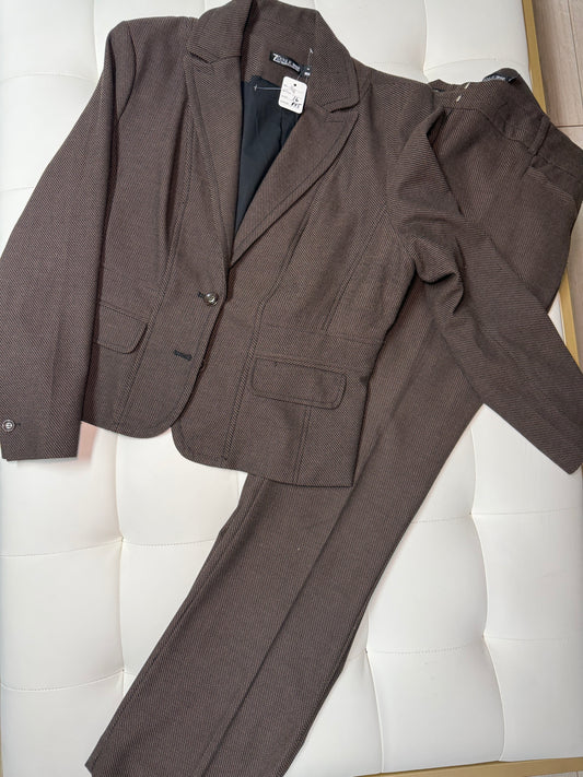 Brown Two-Piece Blazer & Pants Suit Set – Size 16