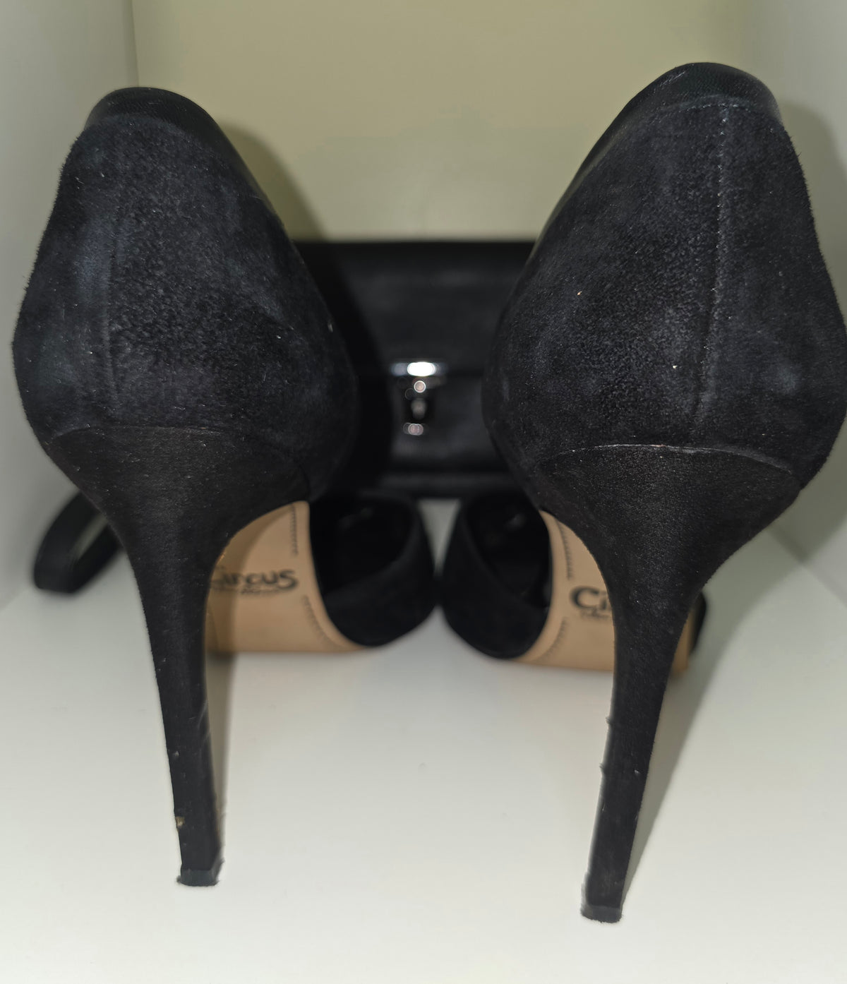 Perfect Pair Bundle – Black Studded Pointed-Toe Pumps & Leather Wristlet Clutch – Size 8.5