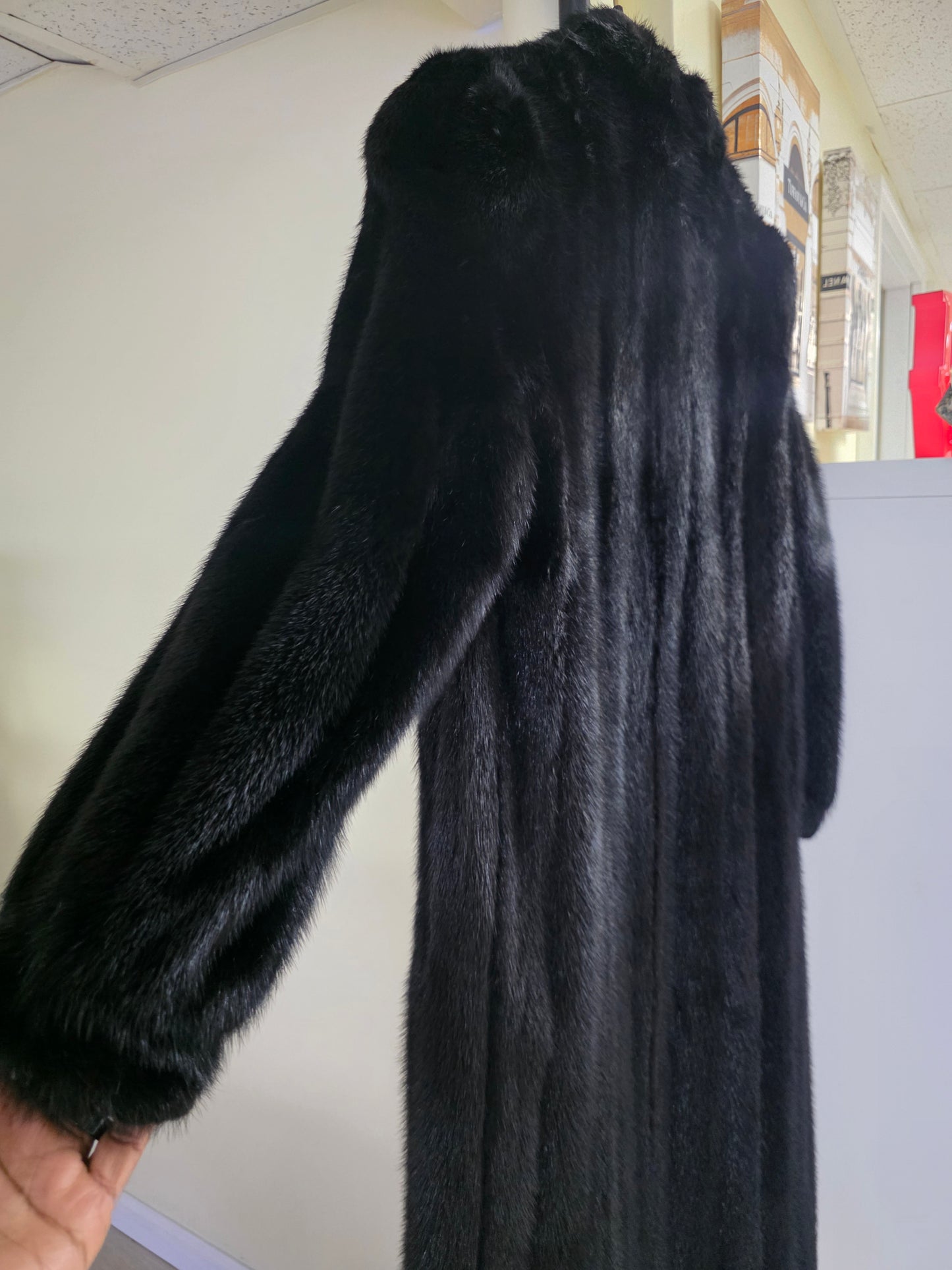 Black Vintage Full Length Mink Coat – Size 10