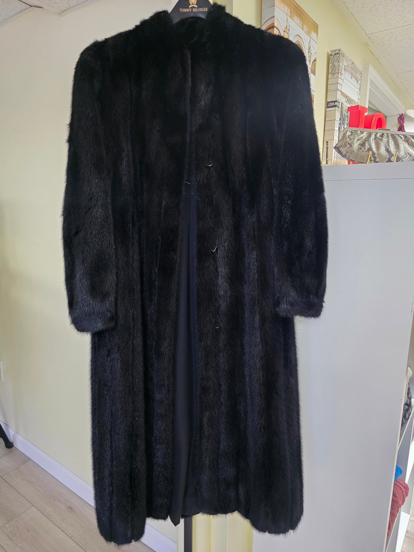 Black Vintage Full Length Mink Coat – Size 10