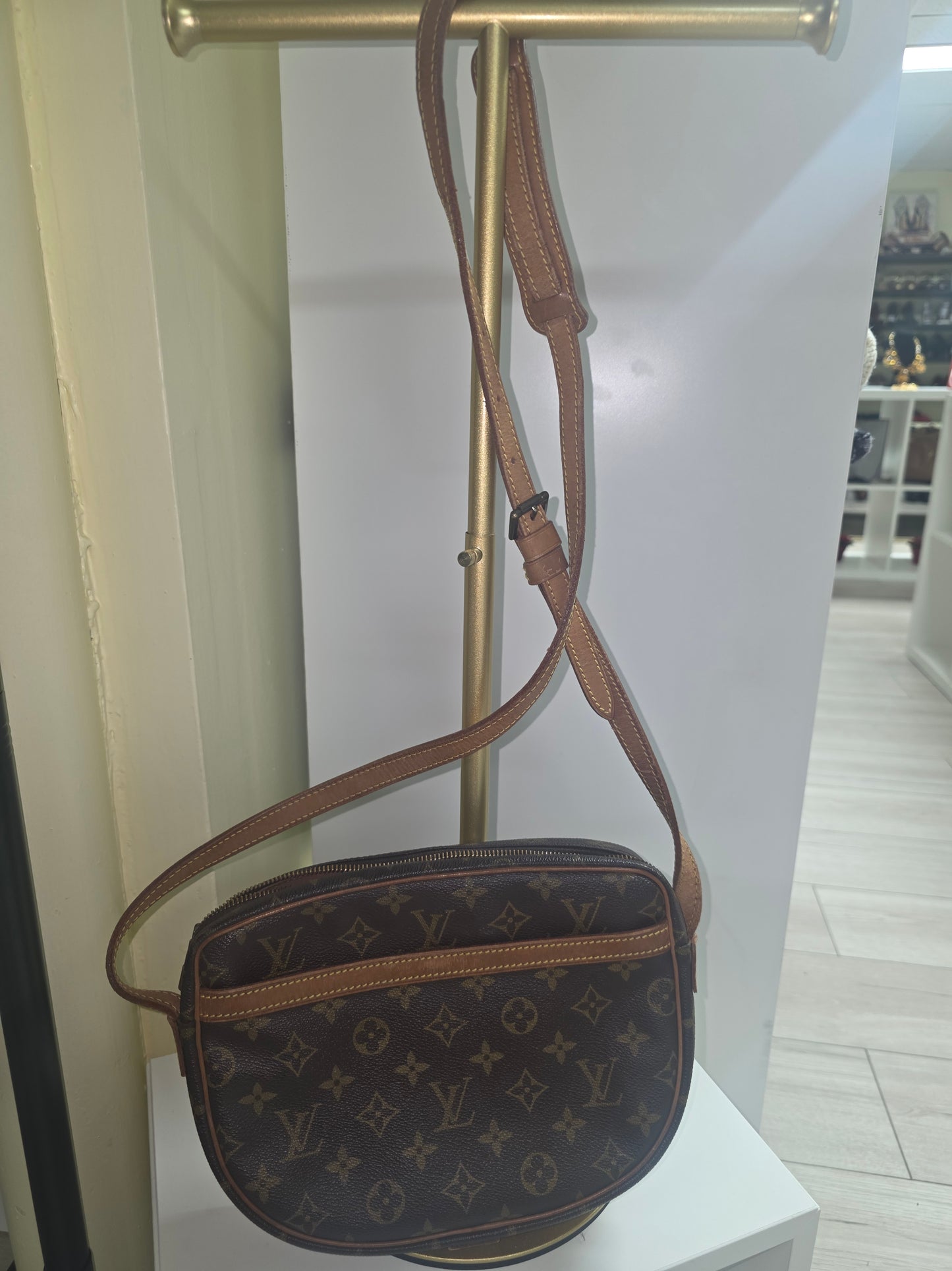 Louis Vuitton Jeune Fille Crossbody Bag – Monogram
