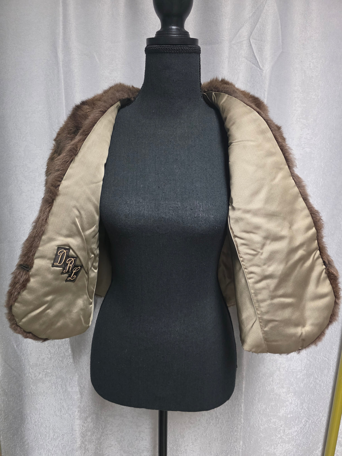 Vintage Brown Fur Capelet - Size M/L
