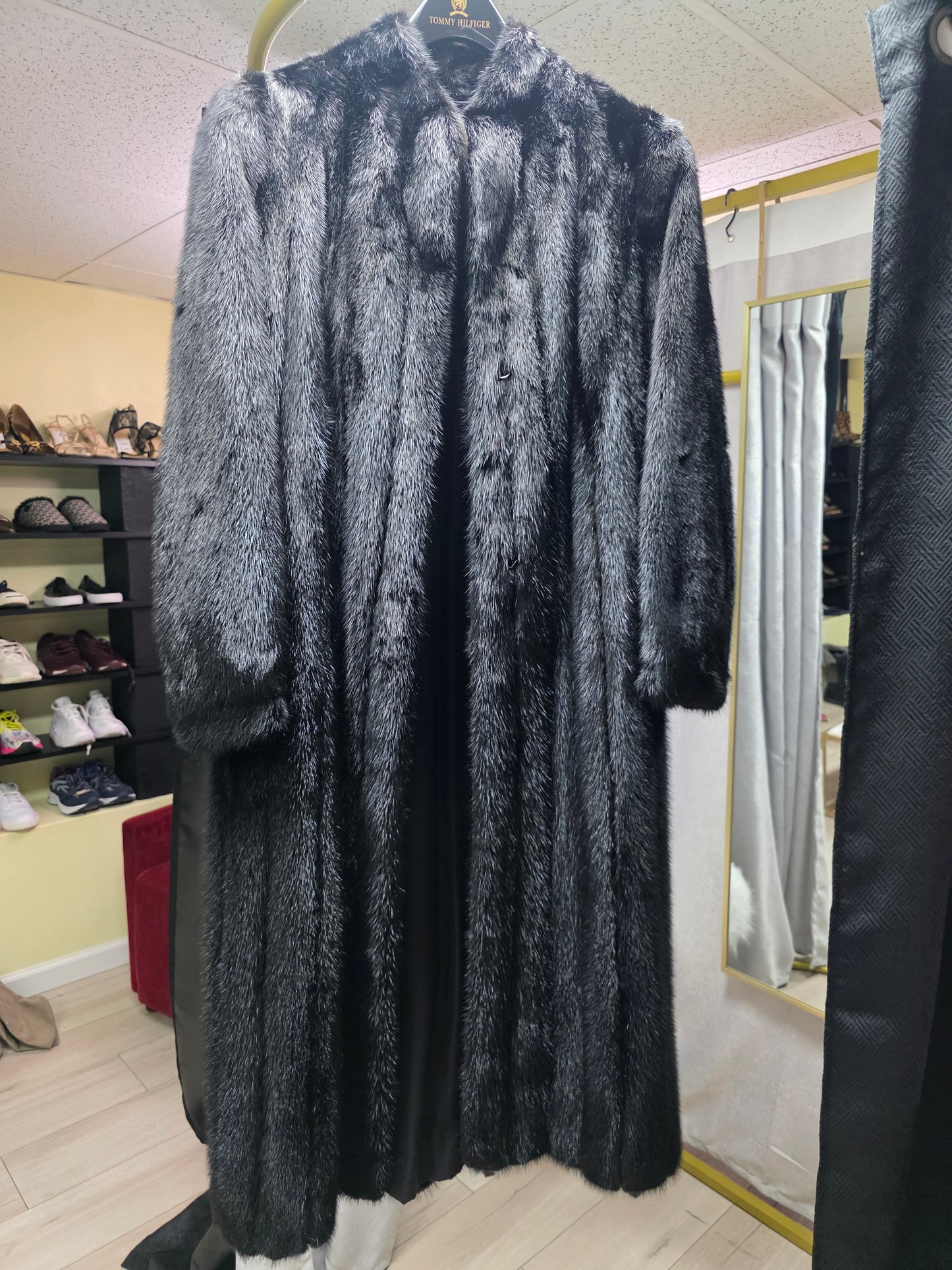 Black Vintage Full Length Mink Coat – Size 10