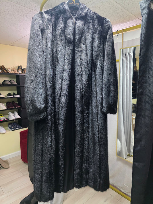 Black Vintage Full Length Mink Coat – Women’s Size 10